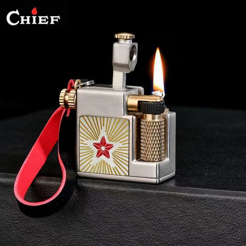 Fire Starting Kit - CHIEF 715 ミニスクエアフリントライター リフトアーム付き 耐久性のある金属製ペンダント 男性へのファッショナブルなギフト