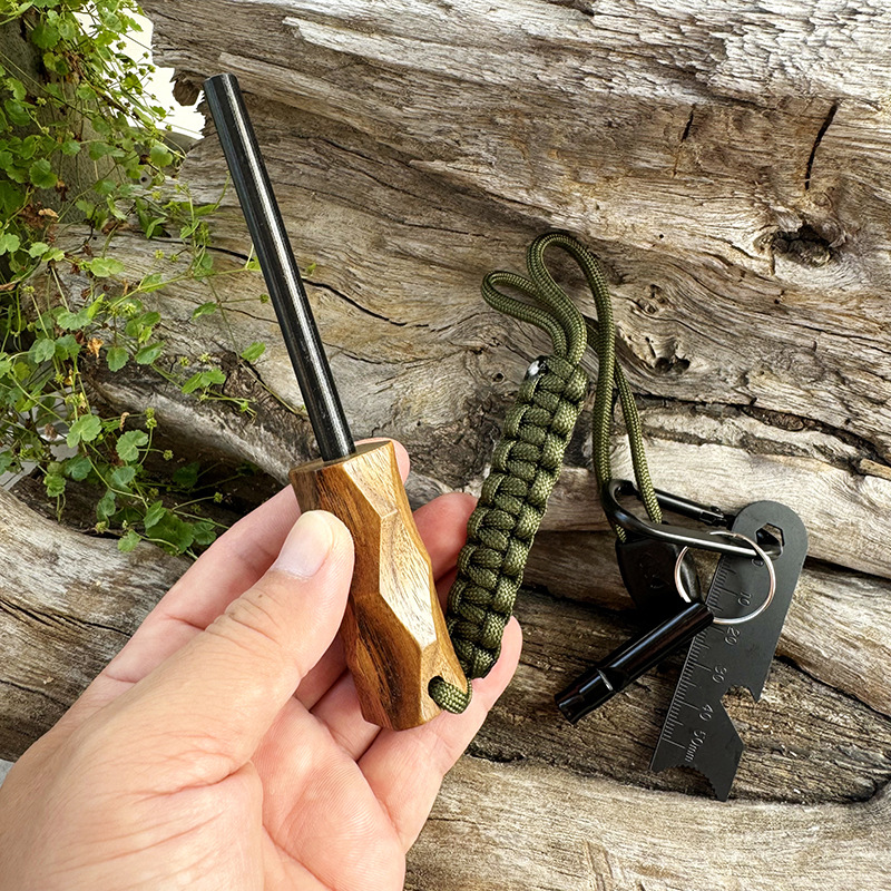 新しい屋外用フリントファイヤースターター、木製ハンドル付きイ - Fire Starting Kit のレビューと価格
